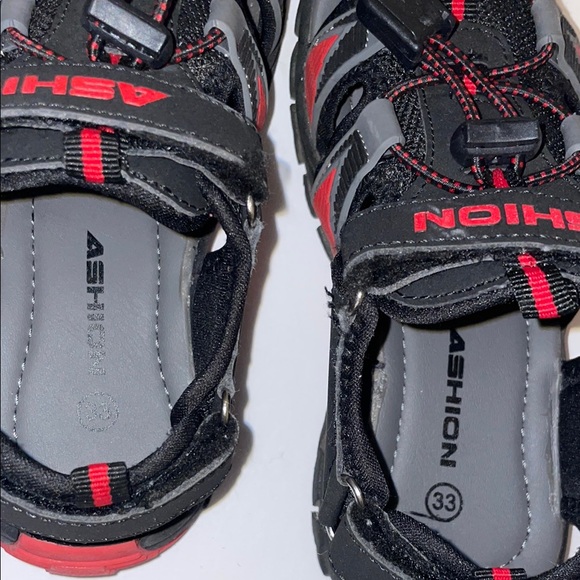 Black and Red Outdoor Sandals with Textured Sole - Picture 3 of 11